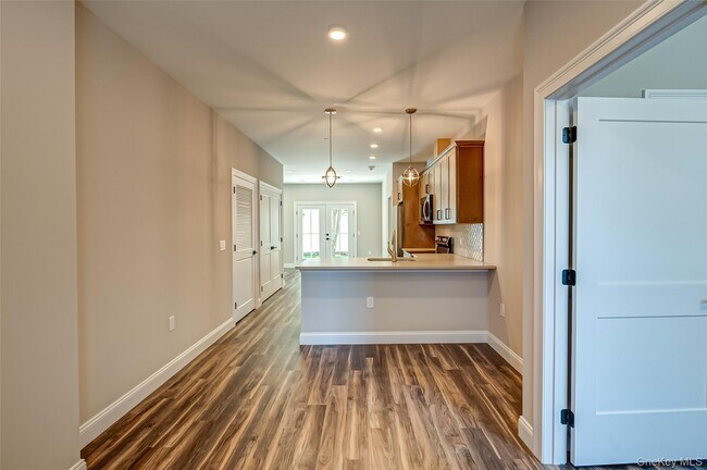 Building Photo - 1 Conklin St