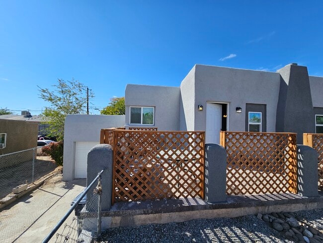 Building Photo - 241 Estancia Dr NW