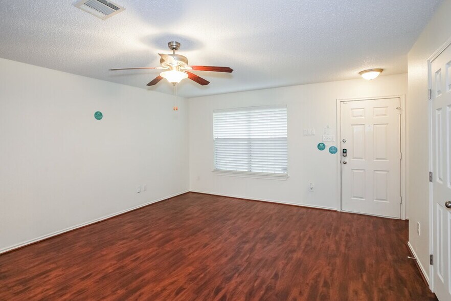 Building Photo - 9936 Sparrow Hawk Ln