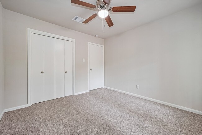 Building Photo - 10815 Creektree Dr