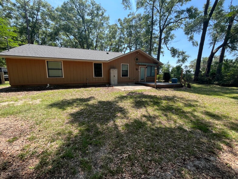 Building Photo - 17026 Southside Ct