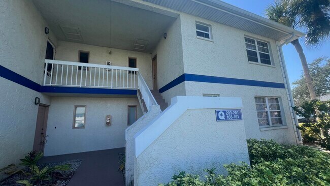 Primary Photo - 1524 SE Royal Green Cir