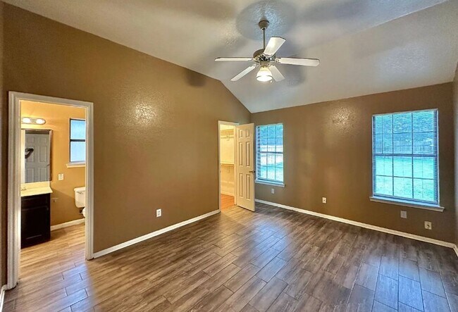 Building Photo - 3805 Sawtooth Dr