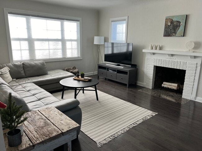 Building Photo - Beautiful 4 Bed 3 Bath Home for Rent! Great Location, Modern Updates!