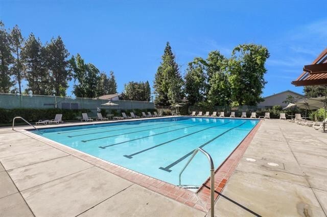 Building Photo - Cupertino 2 Bed, 2 Bath Townhouse with Att...