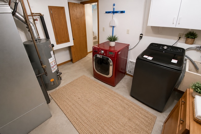 Building Photo - Updated 2br/1ba Townhome in Apple Valley
