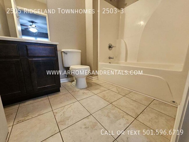 Building Photo - 2505 Ridgeland Townhomes - 2503-3 | $695 |...