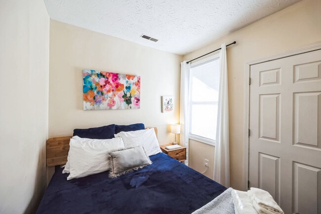 Building Photo - 105 Ash St