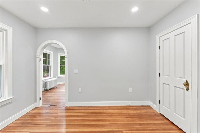 Building Photo - 1552 Kingstown Rd