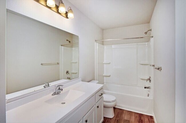 Building Photo - 2223 Macatawa Ln