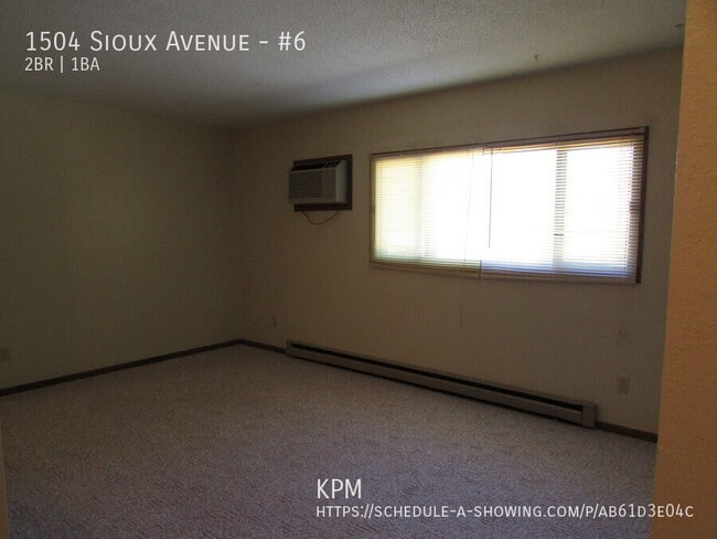 Building Photo - 1504 Sioux Ave