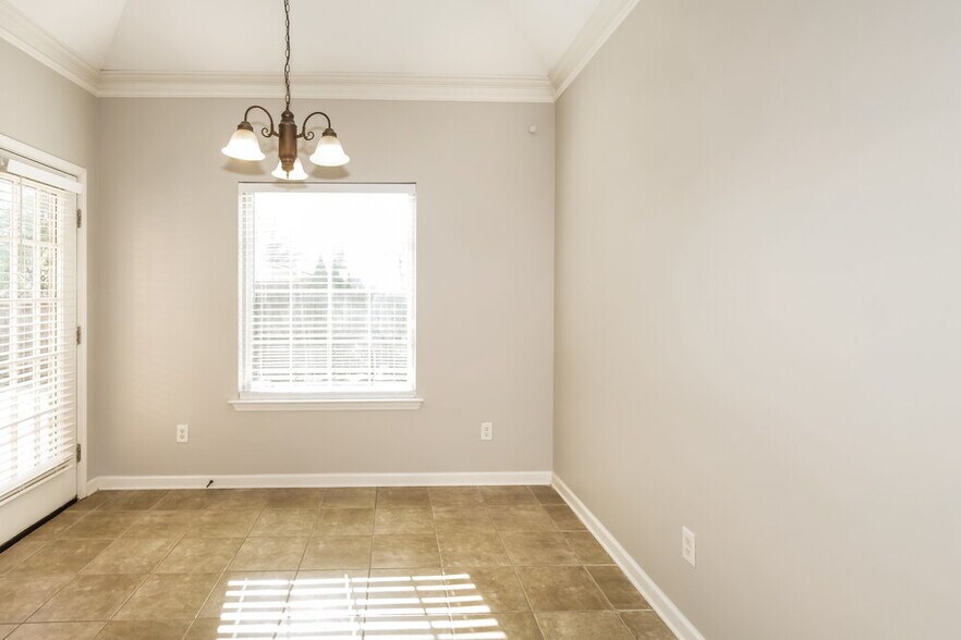 Building Photo - 45 Green Hills Dr