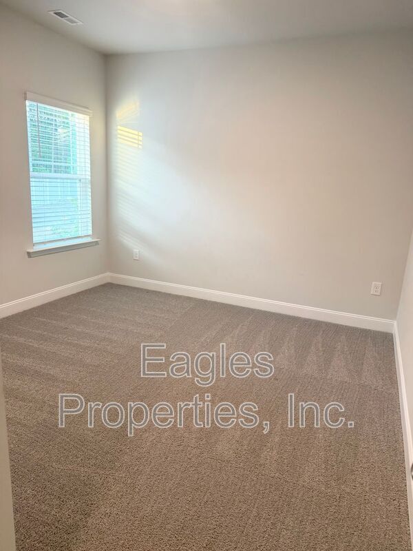 Building Photo - 208 Bay Hill Dr