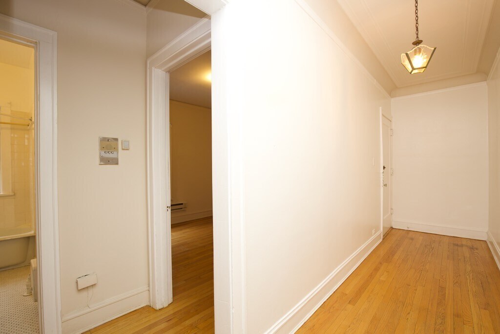 Building Photo - 1238 Oak Ave