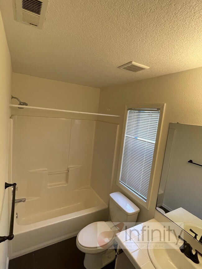 Building Photo - 23984 SW Shady Grove Dr