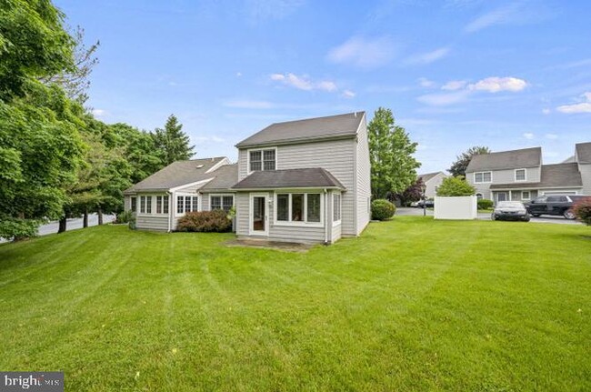 Building Photo - 262 Crescent Dr