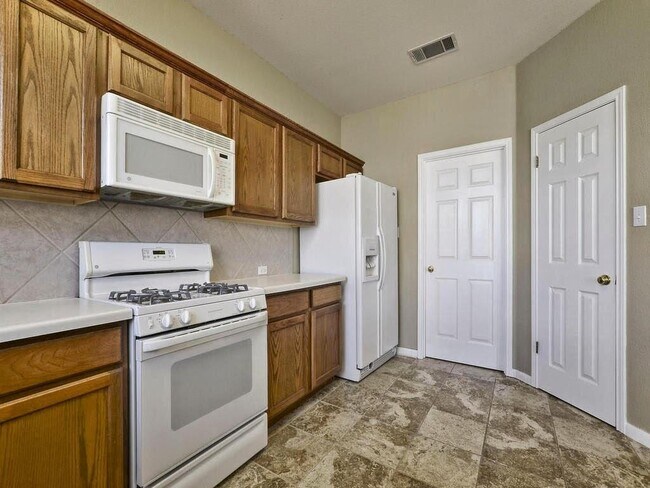 Building Photo - 1412 Briar Hill Dr