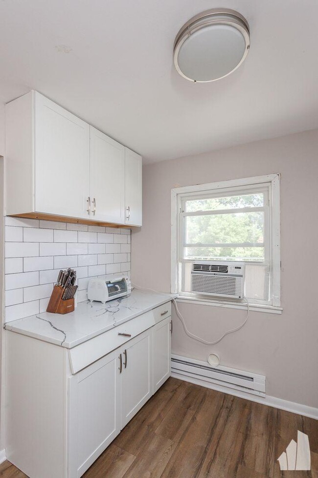 Building Photo - 2 bedroom in Chicago IL 60626