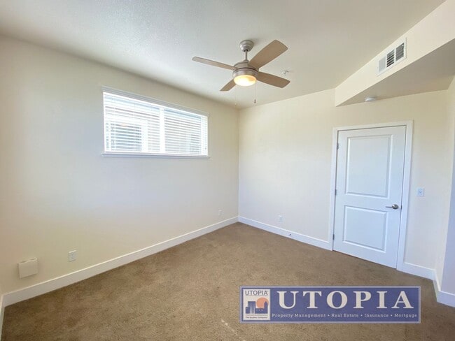 Building Photo - Beautiful and Spacious 3-bedroom, 3.5-bathroom Townhouse Located in the heart of Seabright.