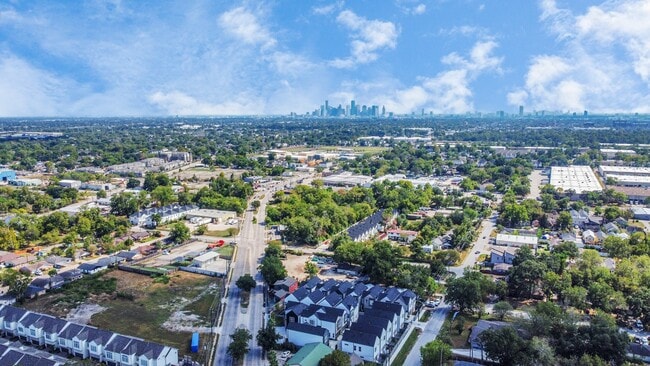 Building Photo - 4510 Old Yale St