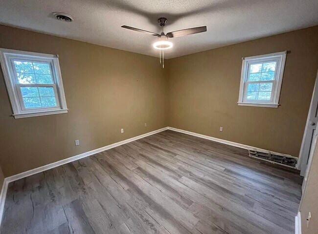 Building Photo - 613 62nd Ave N