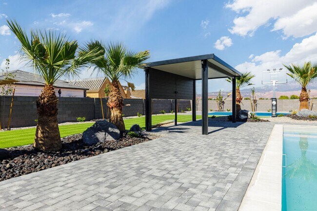 Building Photo - Gorgeous Custom Single Story with RV Garage