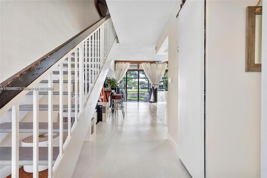 Building Photo - 1281 W Fairway Rd