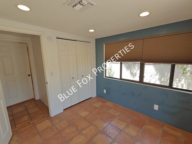 Building Photo - 2781 W Calle Carapan