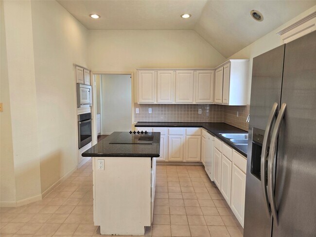 Building Photo - 4515 Oak Valley Dr