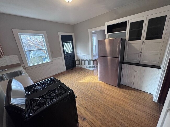 Building Photo - 1303 Castle Ave