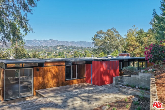 Building Photo - 1404 Oak Grove Dr