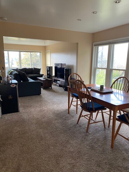 Main living room and dining room - 1604 Lakeview Blvd E