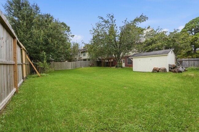 Building Photo - 2413 Piney Woods Dr