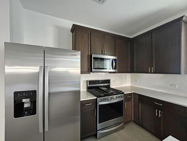 Building Photo - 1620 Brimhurst Dr