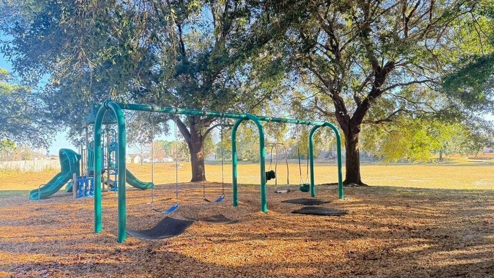 Building Photo - 465 Haversham Rd