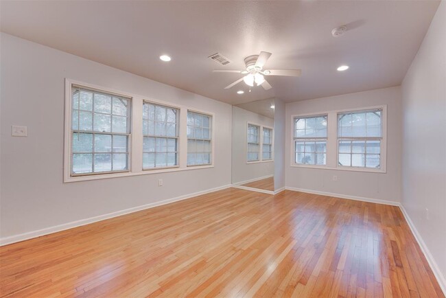 Building Photo - 4310 E Toliver St