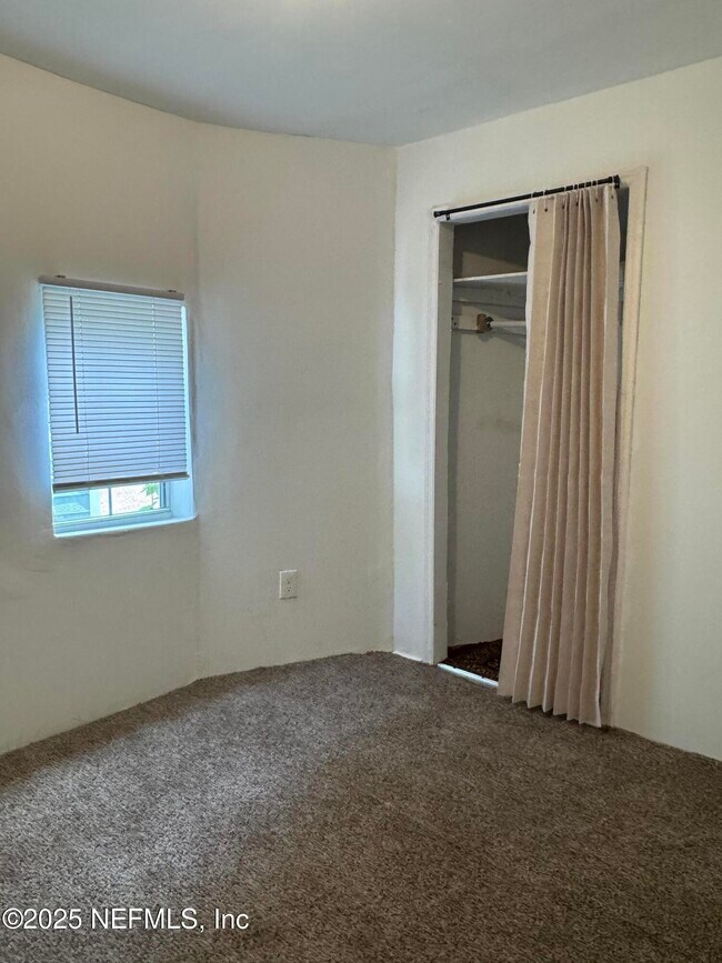 Building Photo - 946 Spearing St