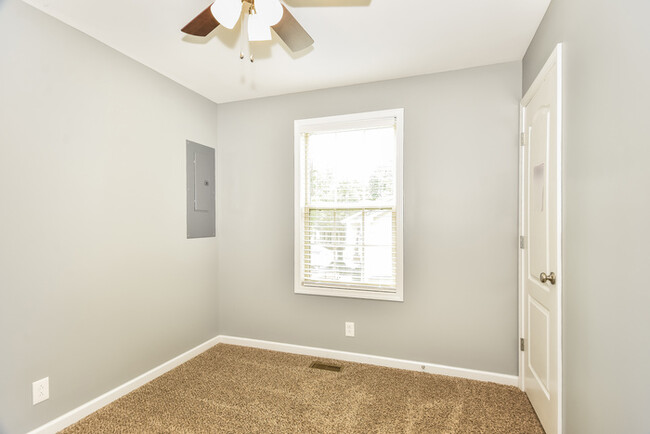 Building Photo - Adorable 3 Bedroom in Clarksville!