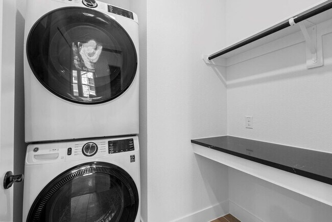 Building Photo - 1310 Shaded Rock Dr