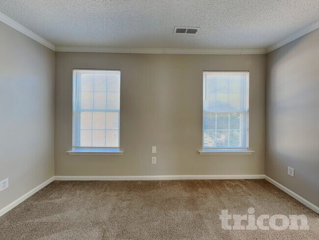 Building Photo - 11 Peridot Pl