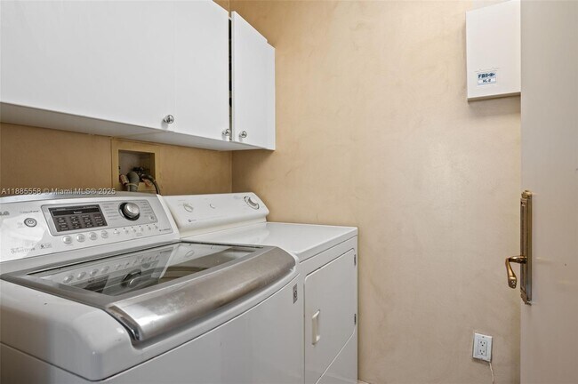 Building Photo - 9601 Collins Ave