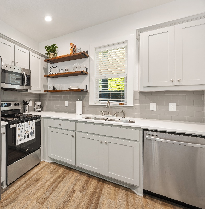 Building Photo - 600 Barnes St