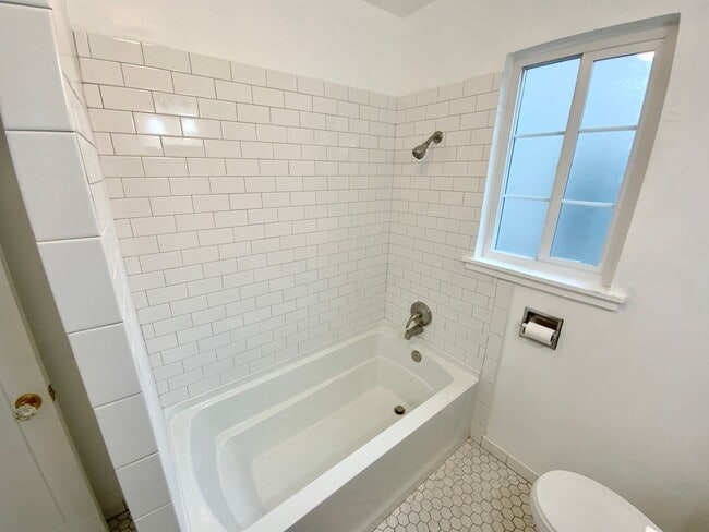Building Photo - Beautiful Townhouse with Fenced Yard, Garage, and AC