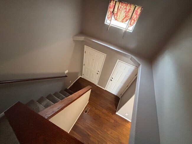 Building Photo - 4 Bedroom 3.5 Bath Townhome in Saddle Ridge!!!