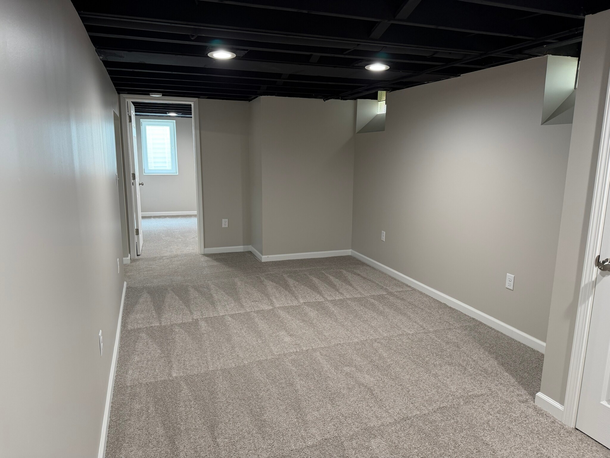Building Photo - 4711 Longwood Ave