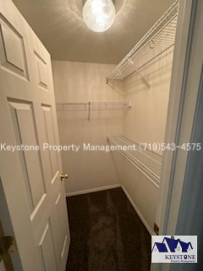 Building Photo - South side Domega Home 3 Bedroom/2 Bath/2 Car Garage $1850/$1850