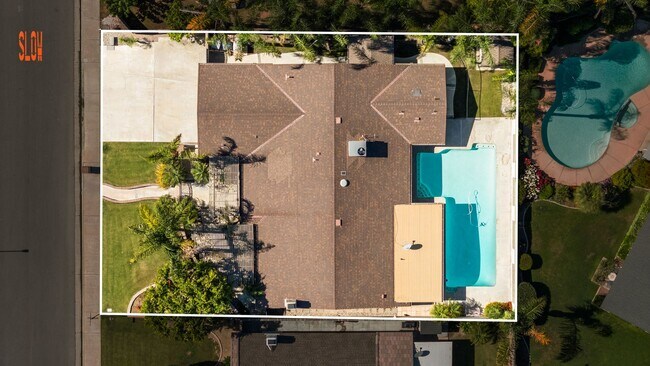 Building Photo - 605 N El Rio Dr