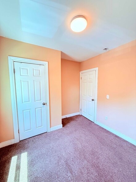 Building Photo - 2488 Woodmere St