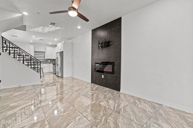 Building Photo - 6315 Escondido Dr