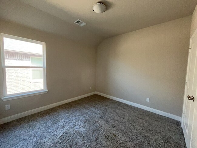 Building Photo - 612 Amenduni Ln